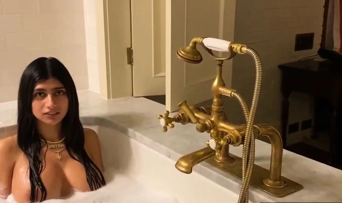 Arab Hoe Mia Khalifa Returns to Porno