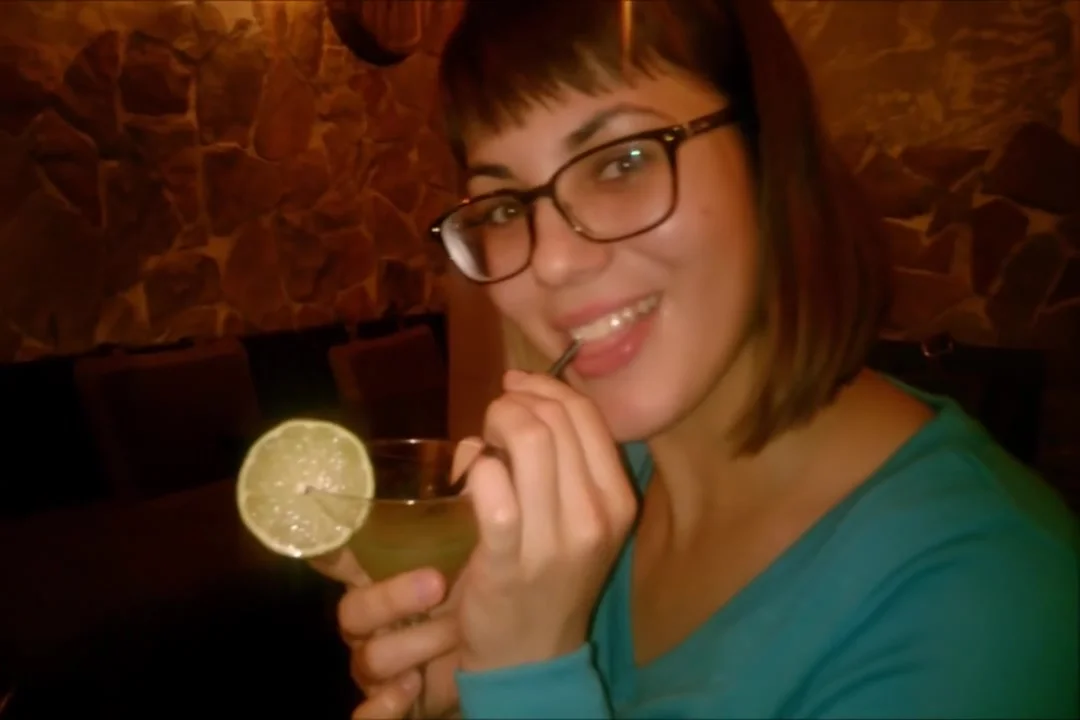 Public Blowjob in the bar - cocktail with cum