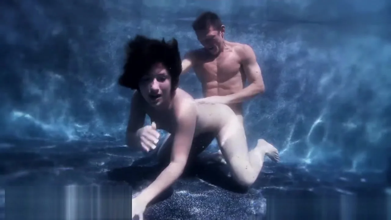 sex underwater - evelyn - finger fantasy