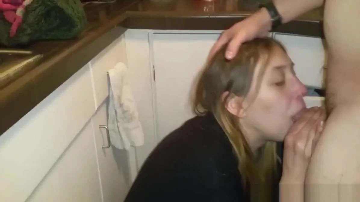 Amateur stepsis giving a blowjob to her stepbro