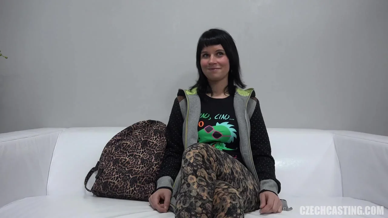 Job interview ended up fucking inside her pussy