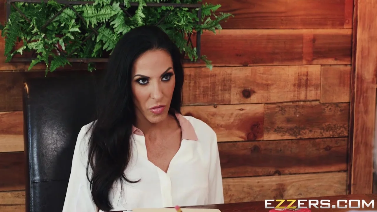 Veronica Rayne In 2 Feet 10 Inches