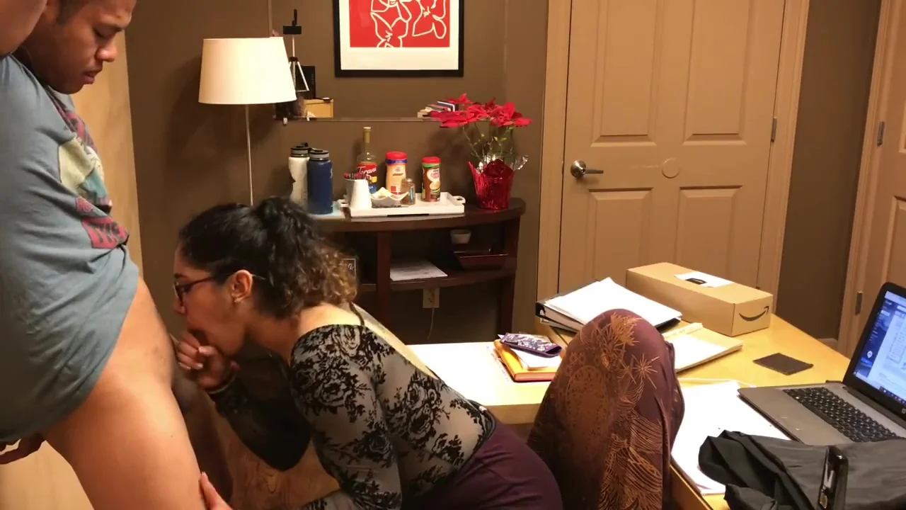 Office slut finishes him off in her mouth