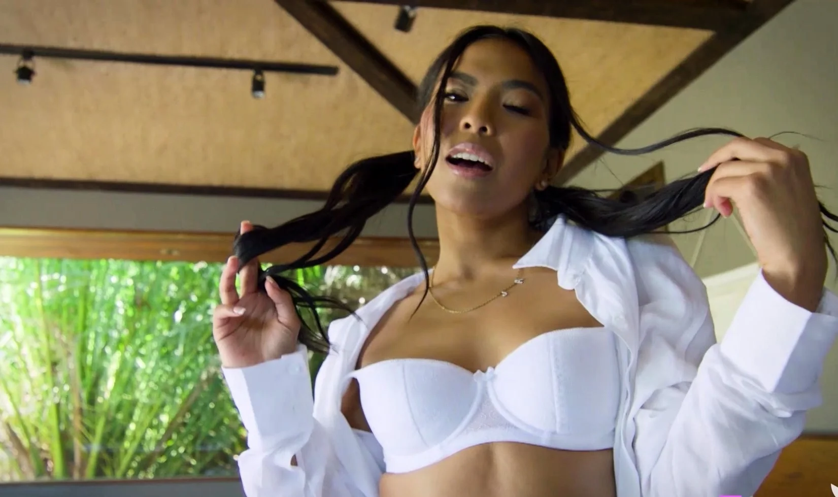 Bubble butt hot babe exposed hot body