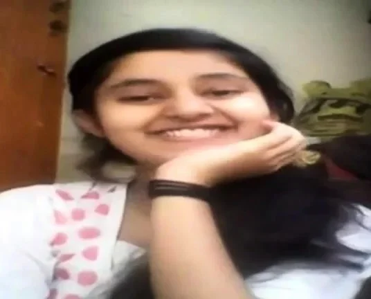cute pakki girl showing her boobs